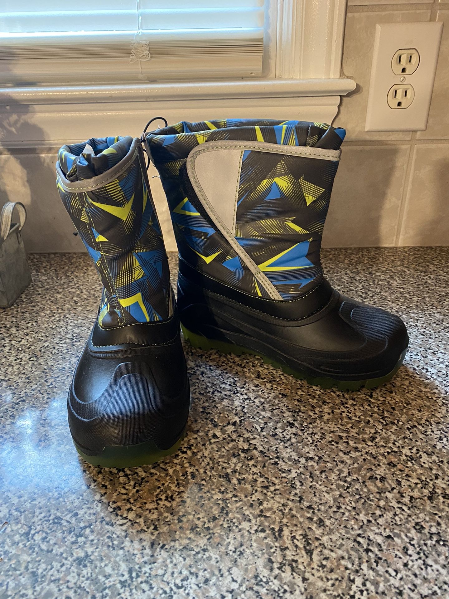 Brand New With Tags Boy’s Light Up Snow Boots