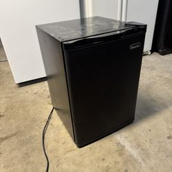 Mini Fridge 