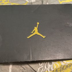 Air Jordan 1 Mid Red Size 8