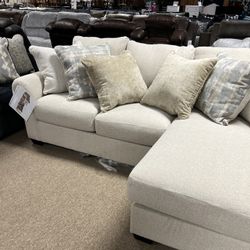 Beautiful Stunning Fresh Style Sectional!