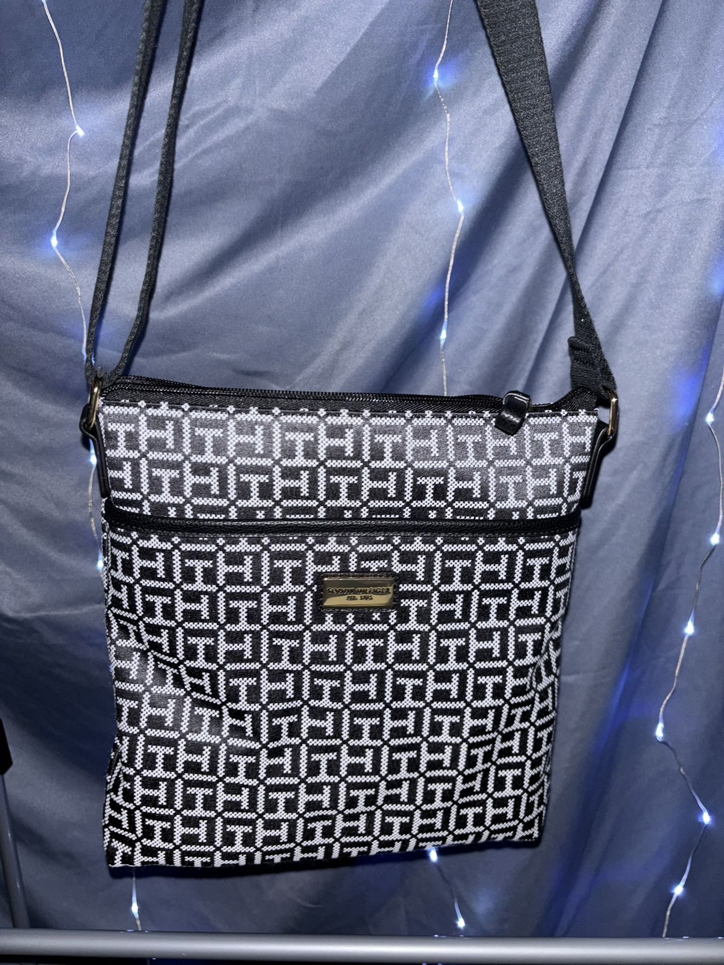 BRAND NEW Tommy Hilfiger Purse