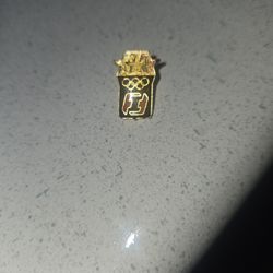 Figi Interstate bank 1984 Los Angeles Olympic Games Sponsor Pin #139