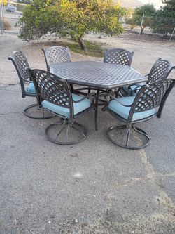 Patio Furniture Table and 6 Chairs with Cushions