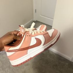 Pink nike dunks 