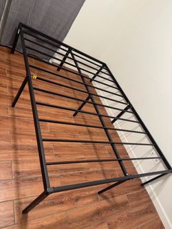 Metal frame Queen with Matress