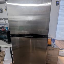 Refrigerator 