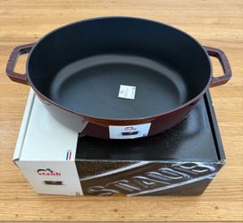New in Box, Staub Shallow Oval cocotte, 11 3/8" width, GLASS lid, 4QT, cocotte ovale basse 29, color Grenadine