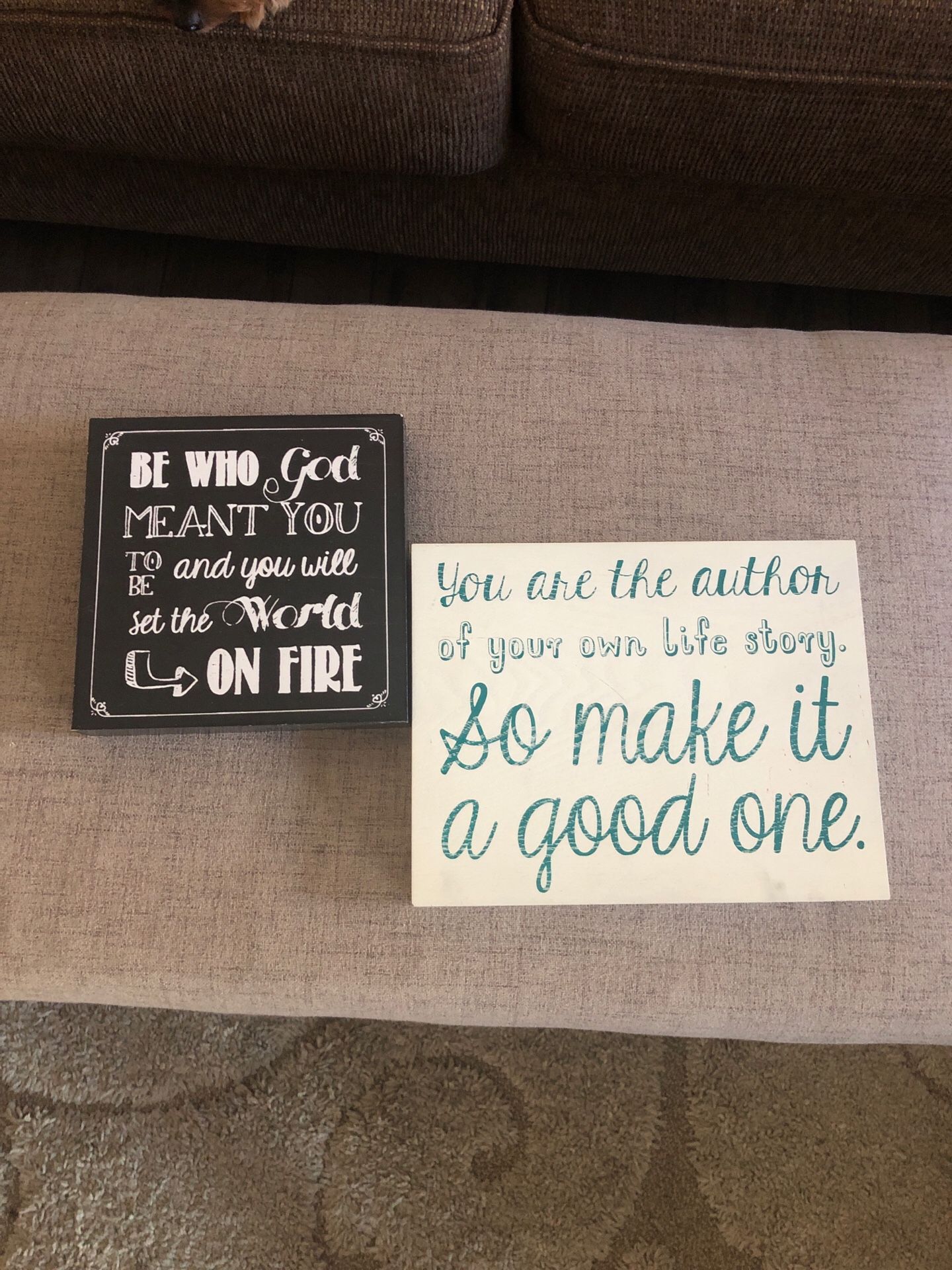Small wall plaques or for shelves