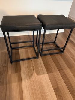 Set of 2 Black Metal counter bar Stools