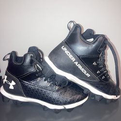 Youth Under Armour Baseball Cleats Size 3 EXCELLENT CONDITION