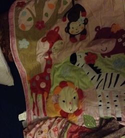 Complete crib set w/diaper storage bag