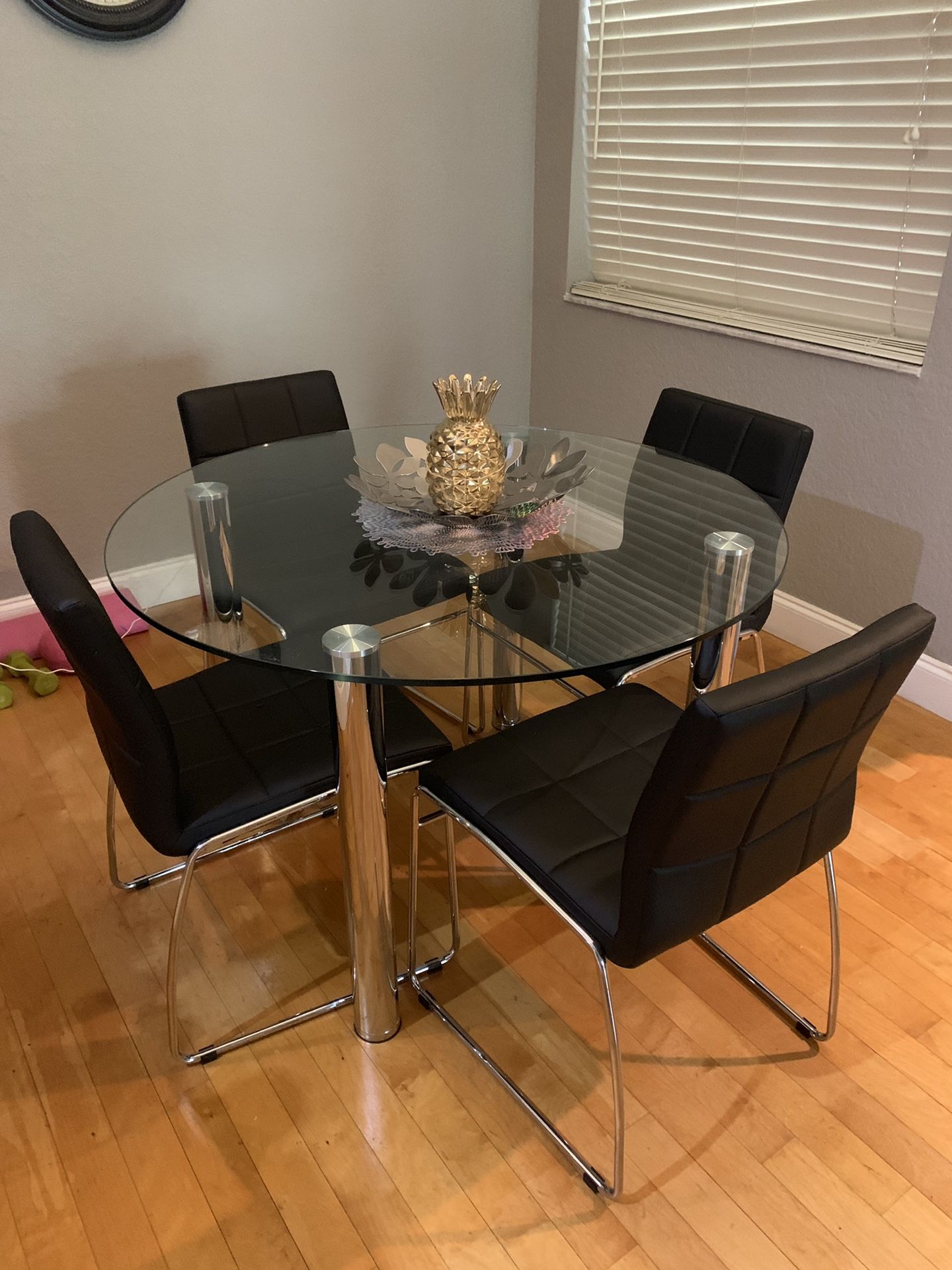 Chrome glass table with 4 chairs