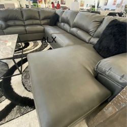 ^Brand New Ashley Sectional Leather 