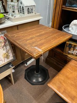 Pedestal Table