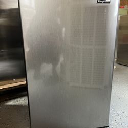 Compact Refrigerator 