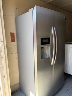 Frigidaire Gallery Stainless Steel Side-by-Side Refrigerator