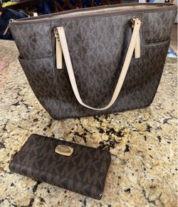 Michael Kors Tote And Wallet Set