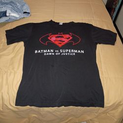 MEN'S LARGE BLACK BATMAN VS SUPERMAN DAWN OF JUSTICE T-SHIRT USED