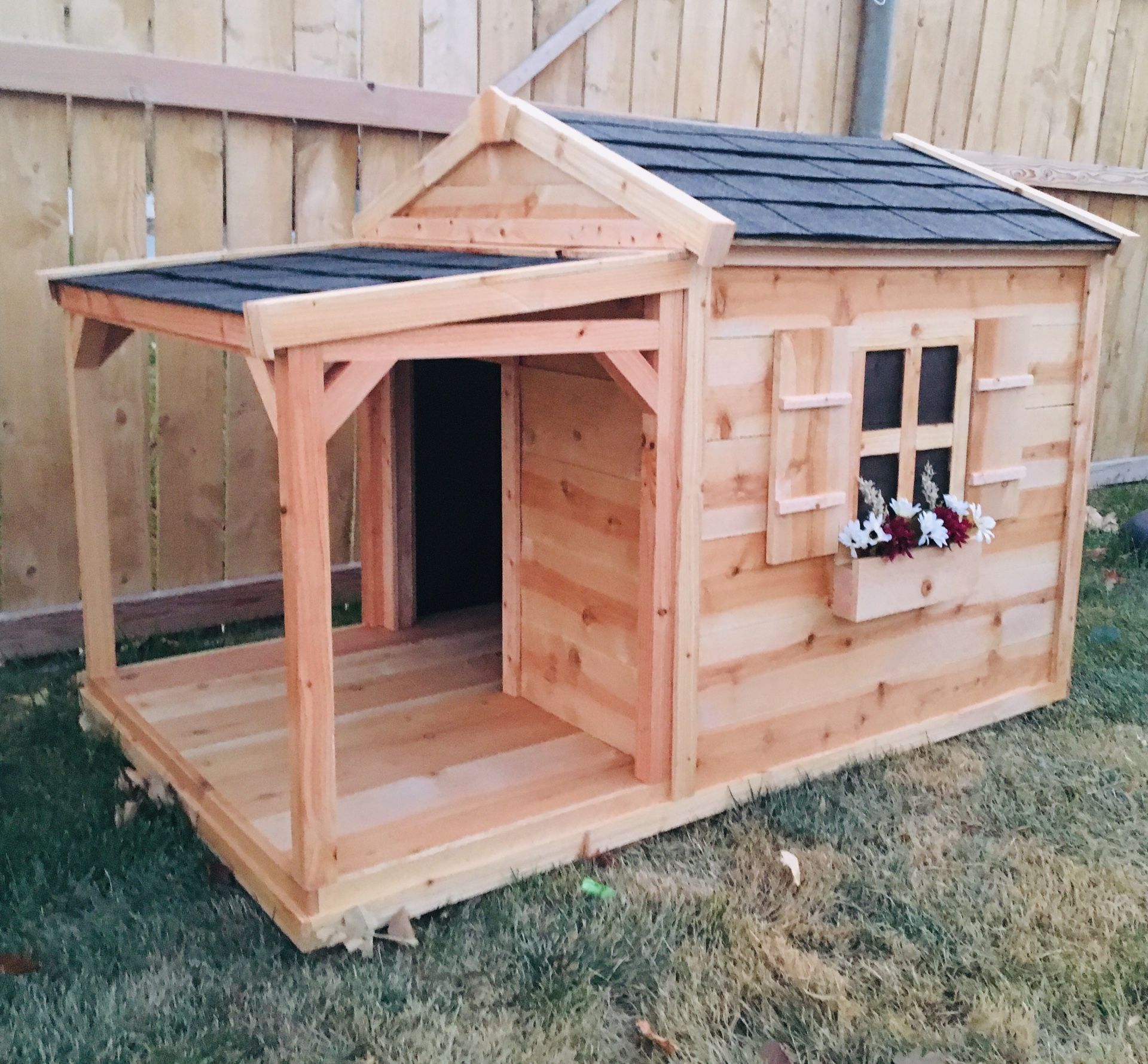 New Insulated Solid Wood Dog House