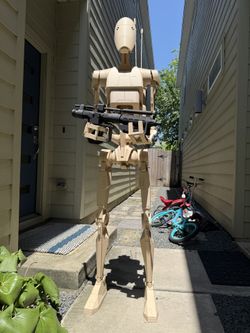 Giant 6 Foot Battle Droid