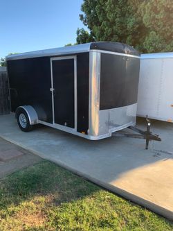 Enclosed cargo trailer