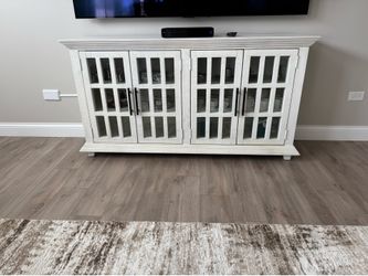 White 4-door cabinet with glass doors