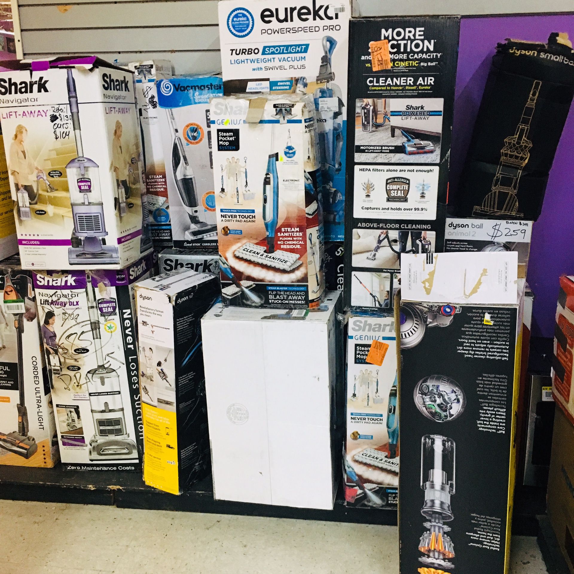 Huge Variety on Vacuums in different Styles sizes and colors from the brands Shark, Dyson, Vacmaster, Hoover, Kärcher, Dirt evil, Ryobi and many more