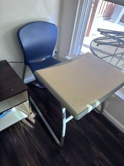 Student Desk with Chair – Good Condition