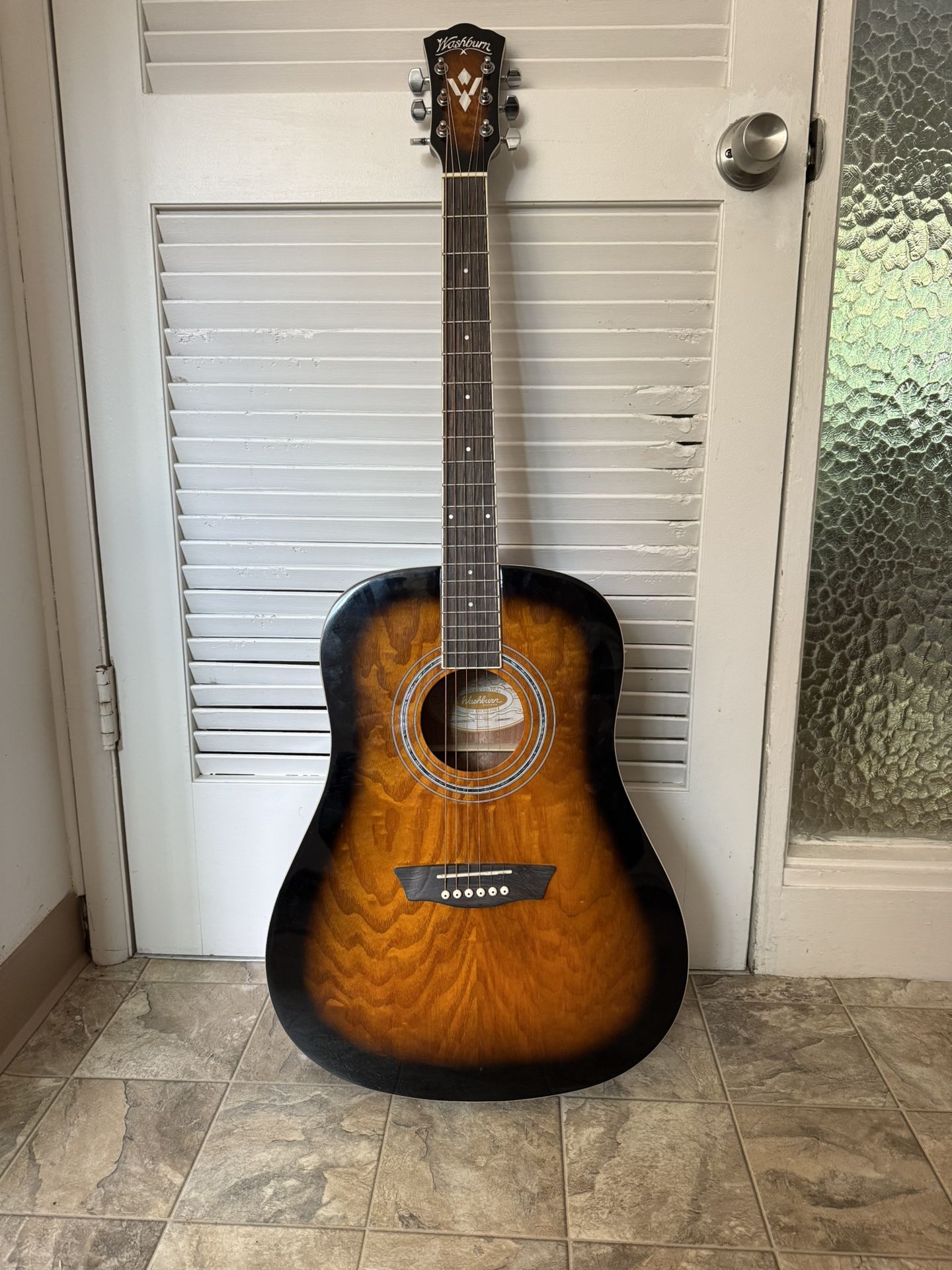 Washburn Guitar (pristine Condition)