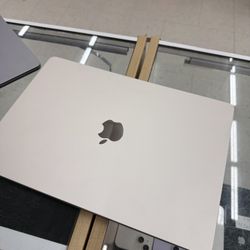 Macbook Air 15inch M3 512Gb 16Gb ram Gold colour Brand new Condition with Warranty