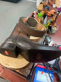 Botas vaqueras de piel con cinturón