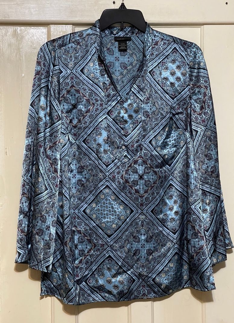 Lane Bryant Satin Popover Tunic Top Size 14 /16Blue Paisley Peasant Flare Sleeve