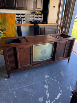 Magnavox Phantom Vintage Wood Console TV with Radio Tuner & Record Player