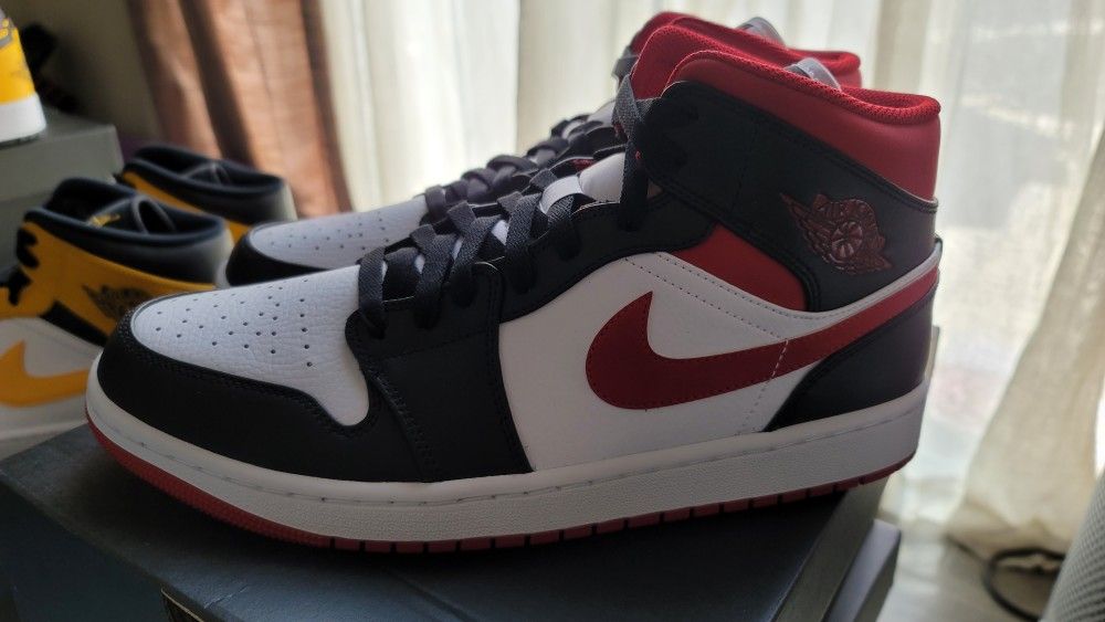 Nike JORDAN Gym RED Black White Size 10 Or 11