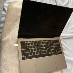 YEAR END SALE  Apple Space Grey MacBook Pro 13” Retina Dual Core i5/8GB RAM Laptop  Warranty Included