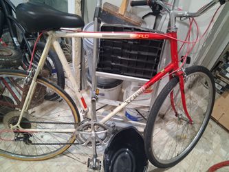 1979 Schwinn Traveler bike. Quick rescue! 10 minute axle