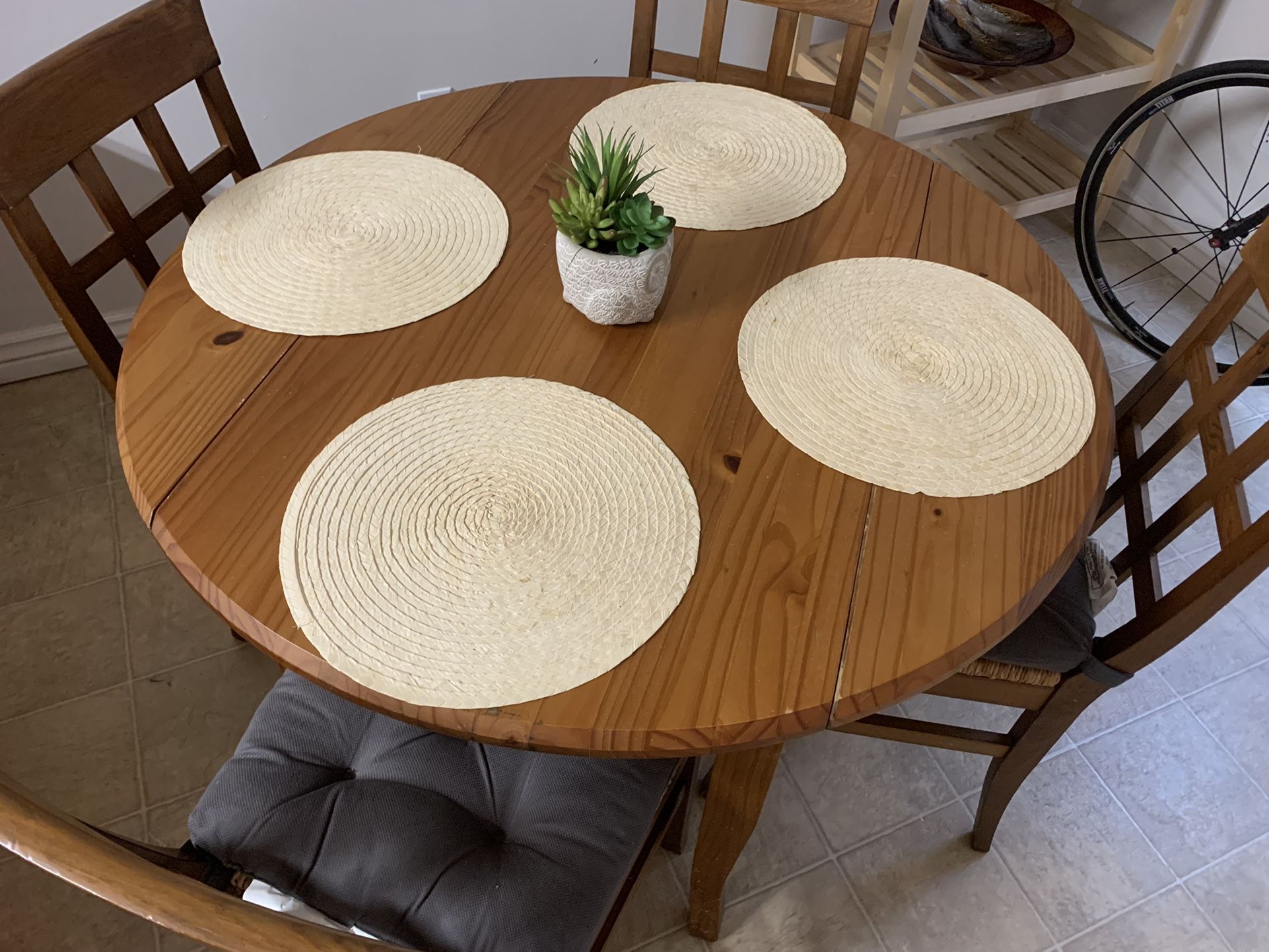Dining Table Chairs Mats Cushions