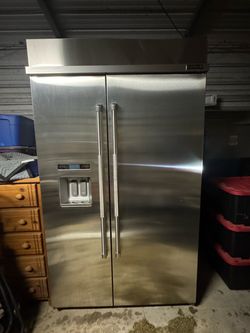 Jenn-Air 48” Built-In Side-by-Side Refrigerator – Ice & Water