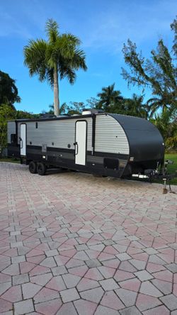 RV Camper (Toy Hauler)