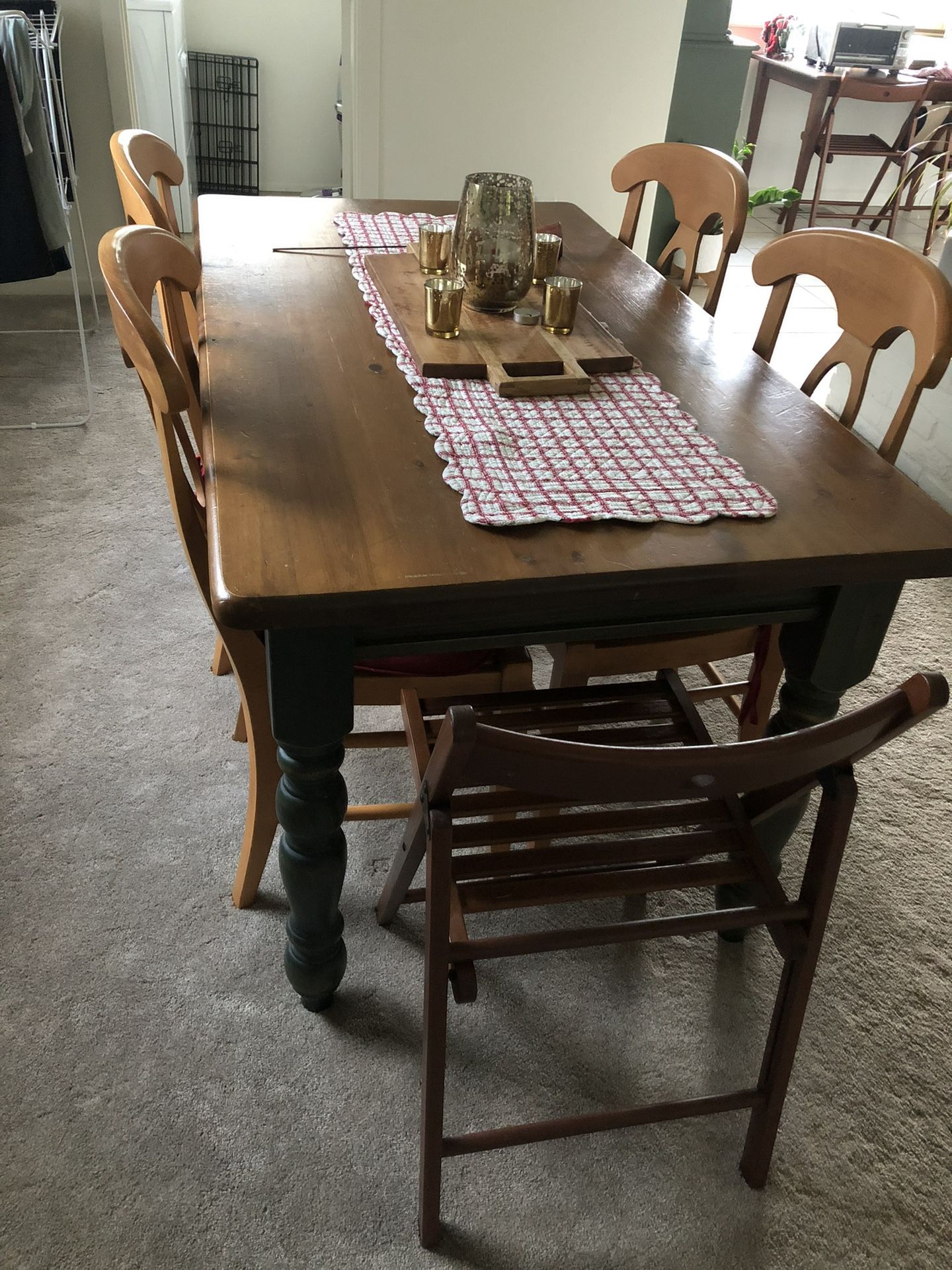 Pottery Barn Kitchen Table And Matching Chairs (4)