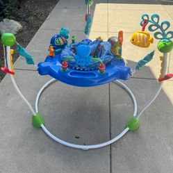 Baby jumper very good condition evething works