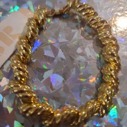 Costume  Gold Tone Bracelet New And Heavy 
