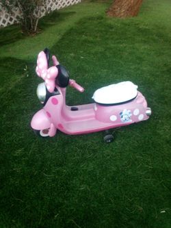 DISNEY VESPA SCOOTER