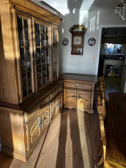 Vintage Solid Oak China Hutch & Expandable Server Cabinet (Excellent Condition)