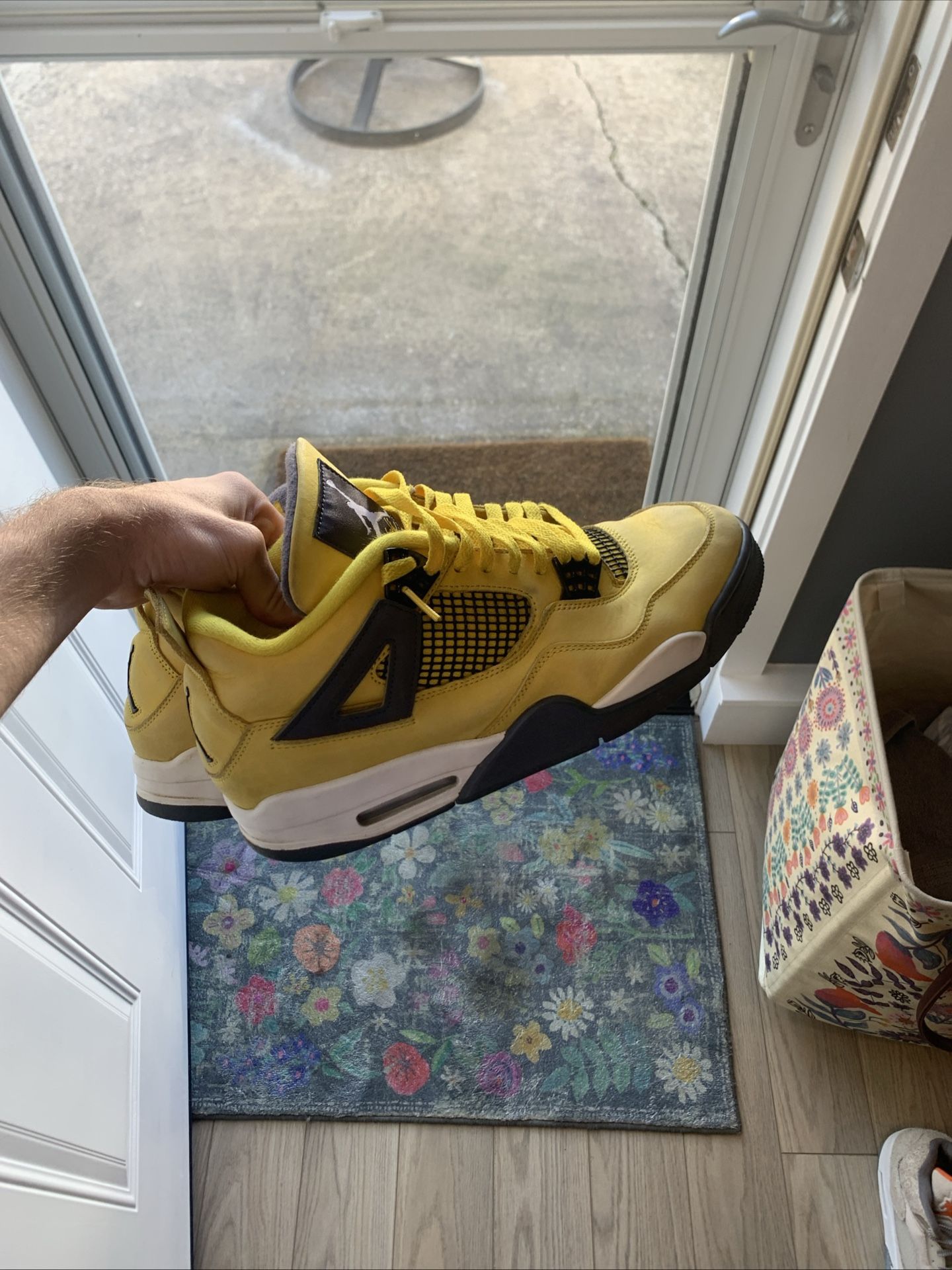 Jordan 4 Lightning