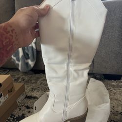 White Women’s Cowboy Boots Size 9w
