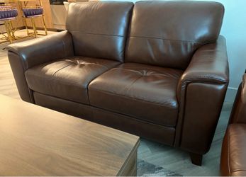 Brayna 65” Genuine Leather Loveseat – Good Condition