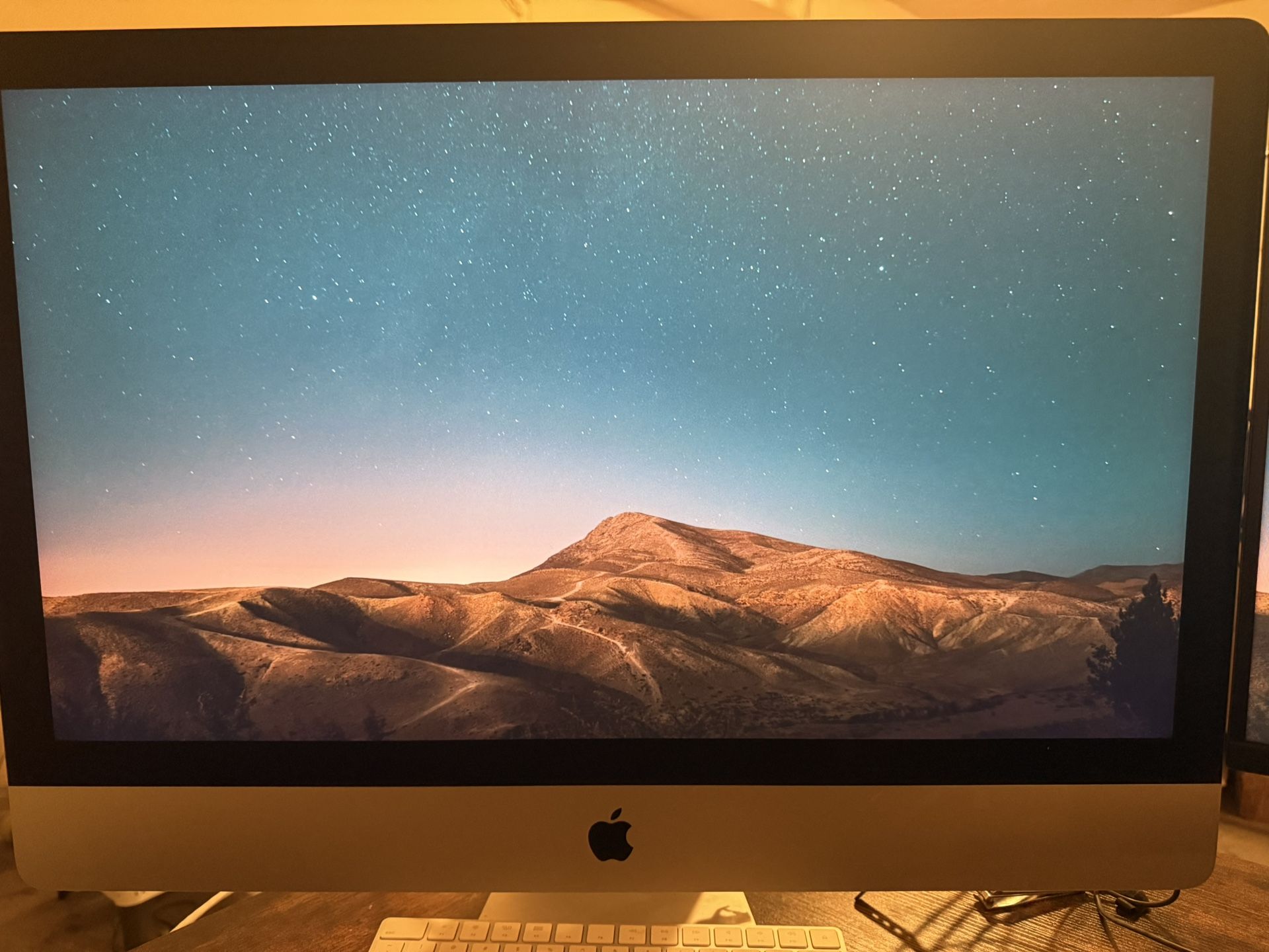 Apple iMac 27 Inch 5K 2020 GHz i7 2TB SSD 128GB RAM AMD 5700 XT