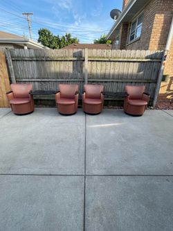 Rolling chairs