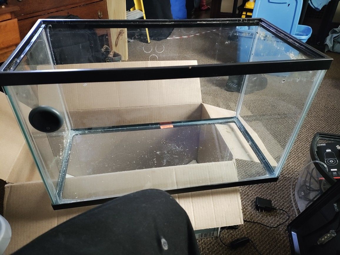 10 Gallon Fish Tank 